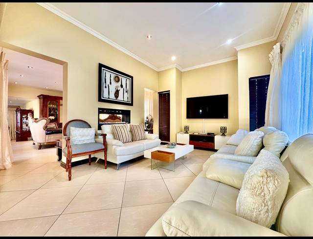 4 BEDROOM HOUSE FOR SALE IN ASPEN HILLS
